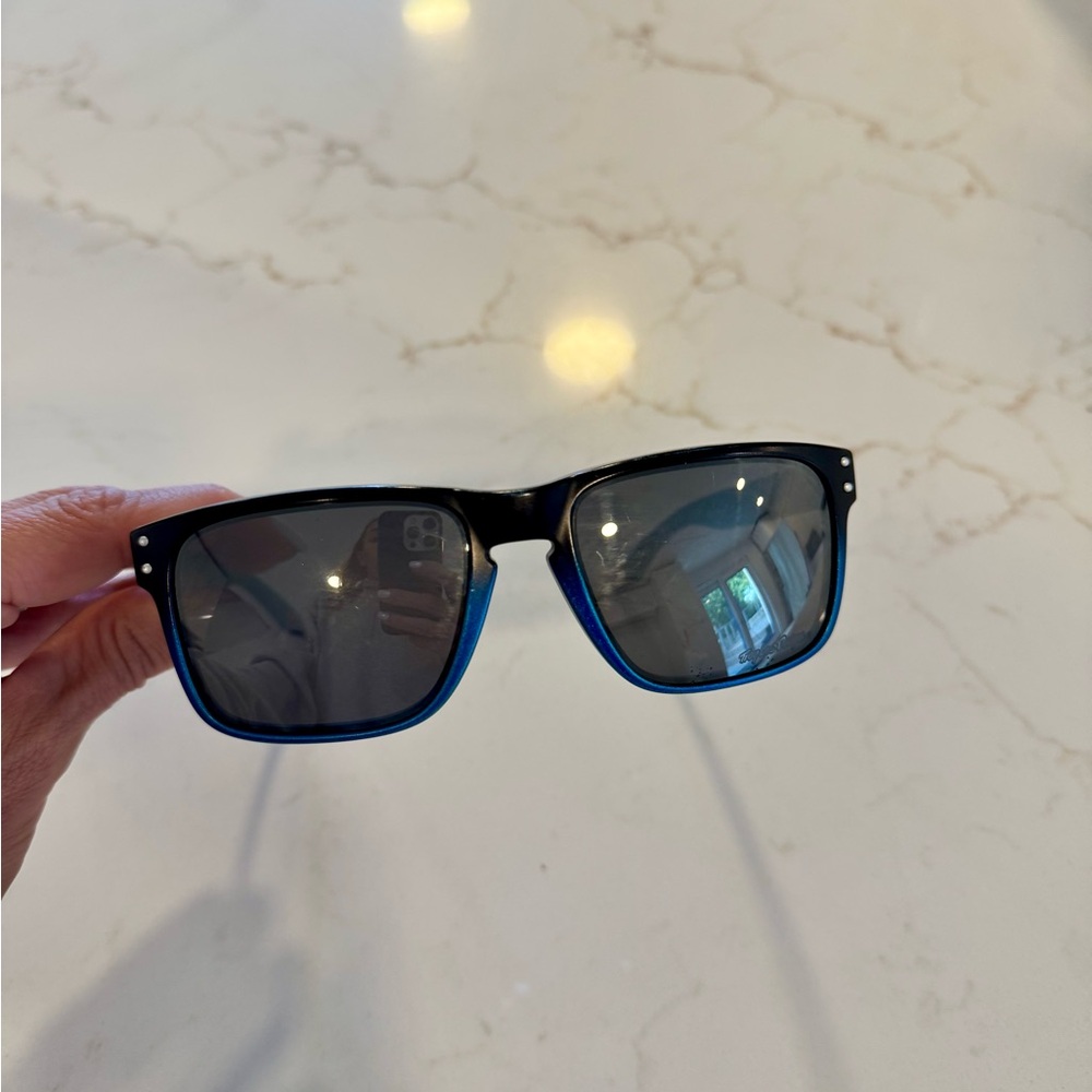 Authentic Oakley Holbrook (OO9102-X955) – Rare Colorway